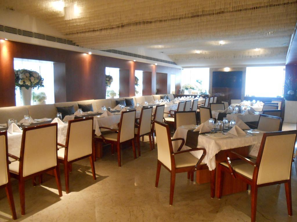 Hotel Celesta - Calcutta Extérieur photo