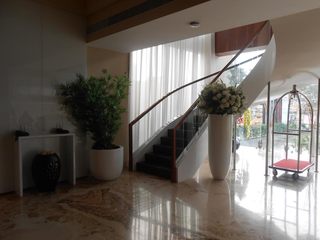 Hotel Celesta - Calcutta Extérieur photo