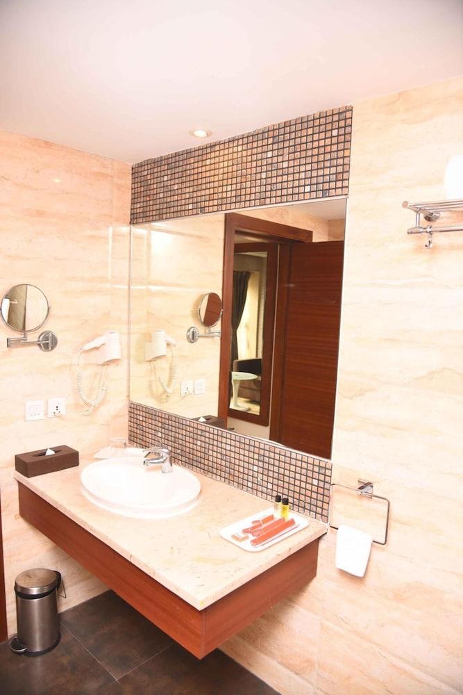 Hotel Celesta - Calcutta Extérieur photo
