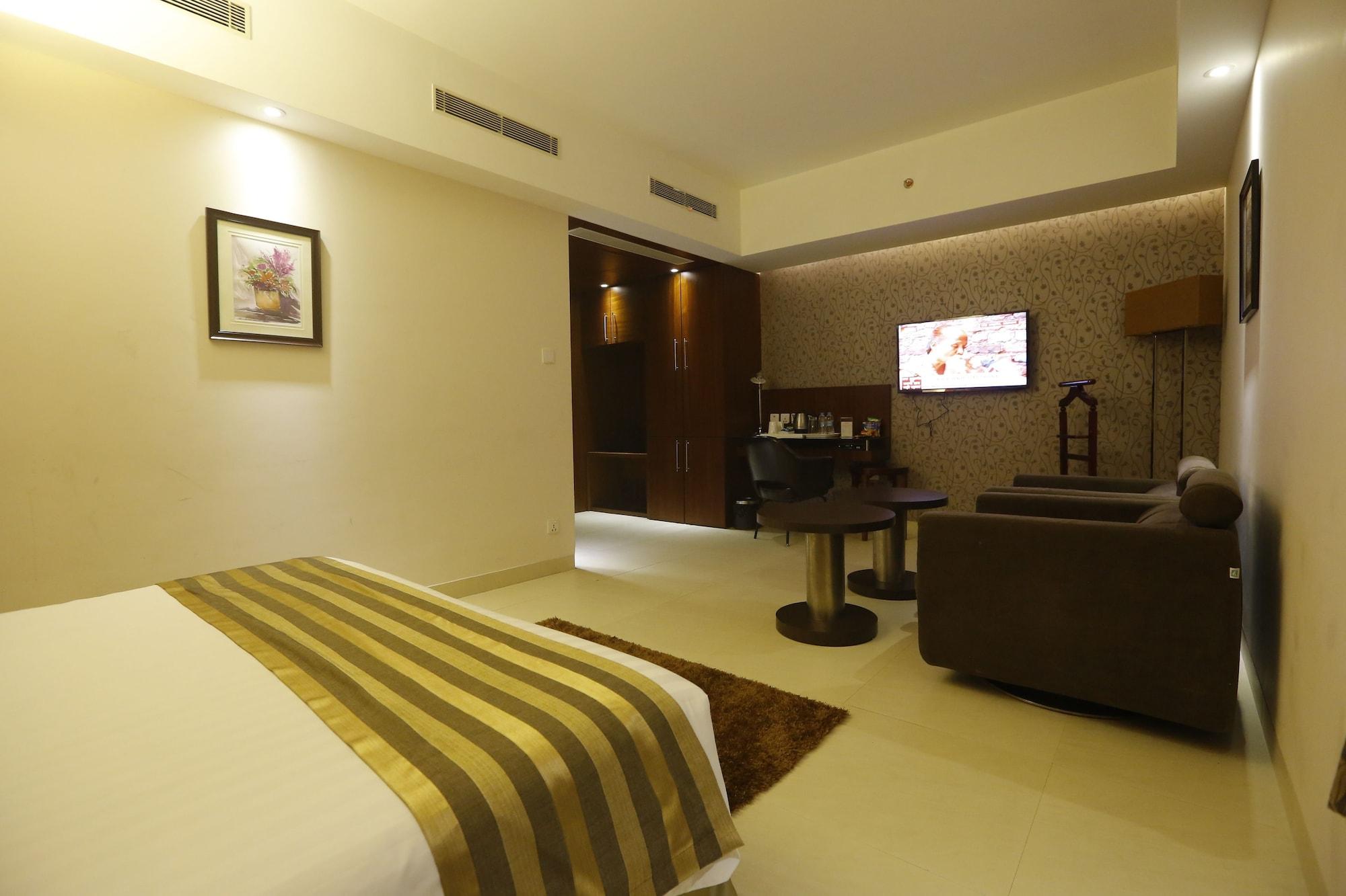 Hotel Celesta - Calcutta Extérieur photo
