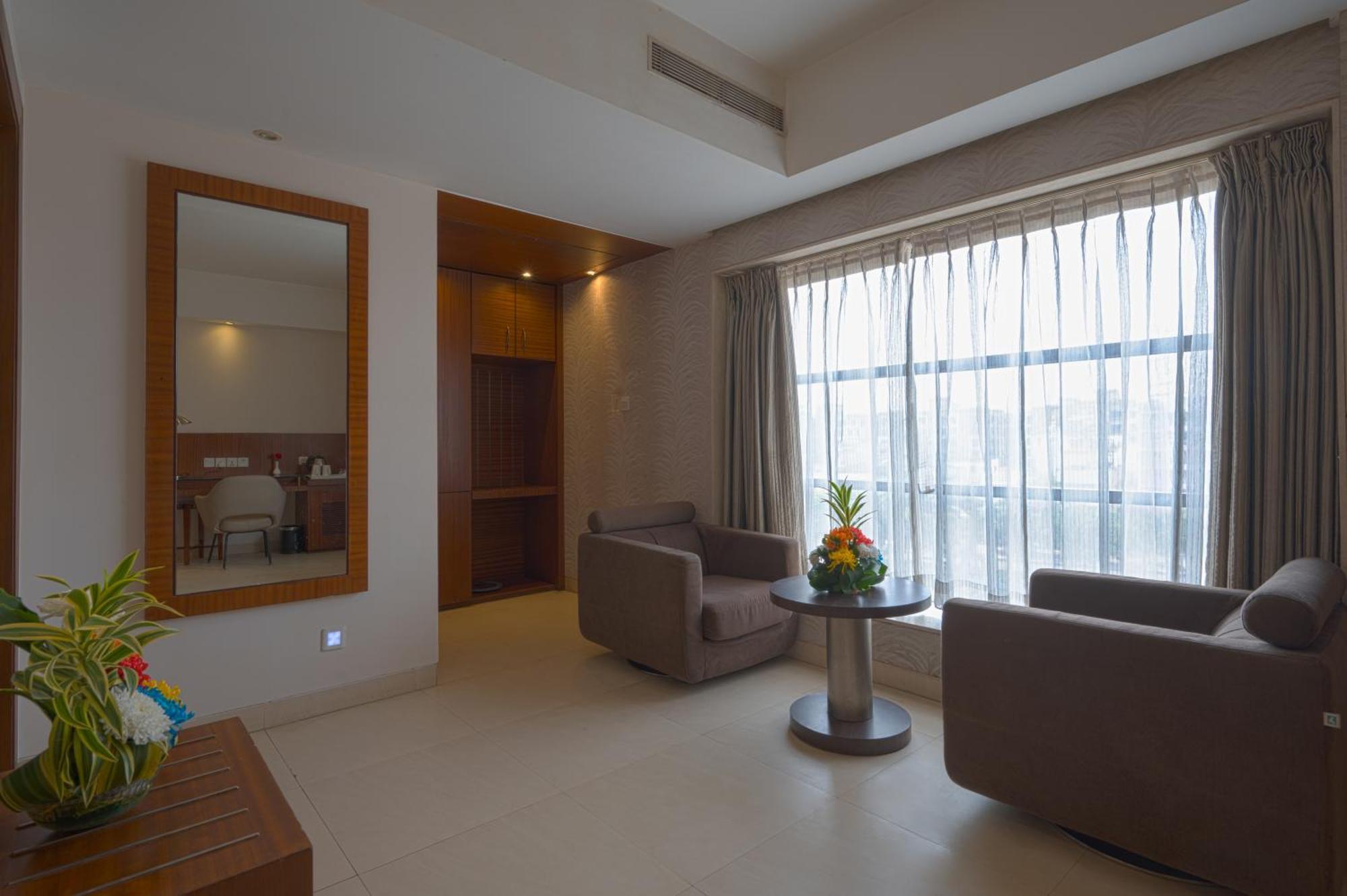 Hotel Celesta - Calcutta Extérieur photo