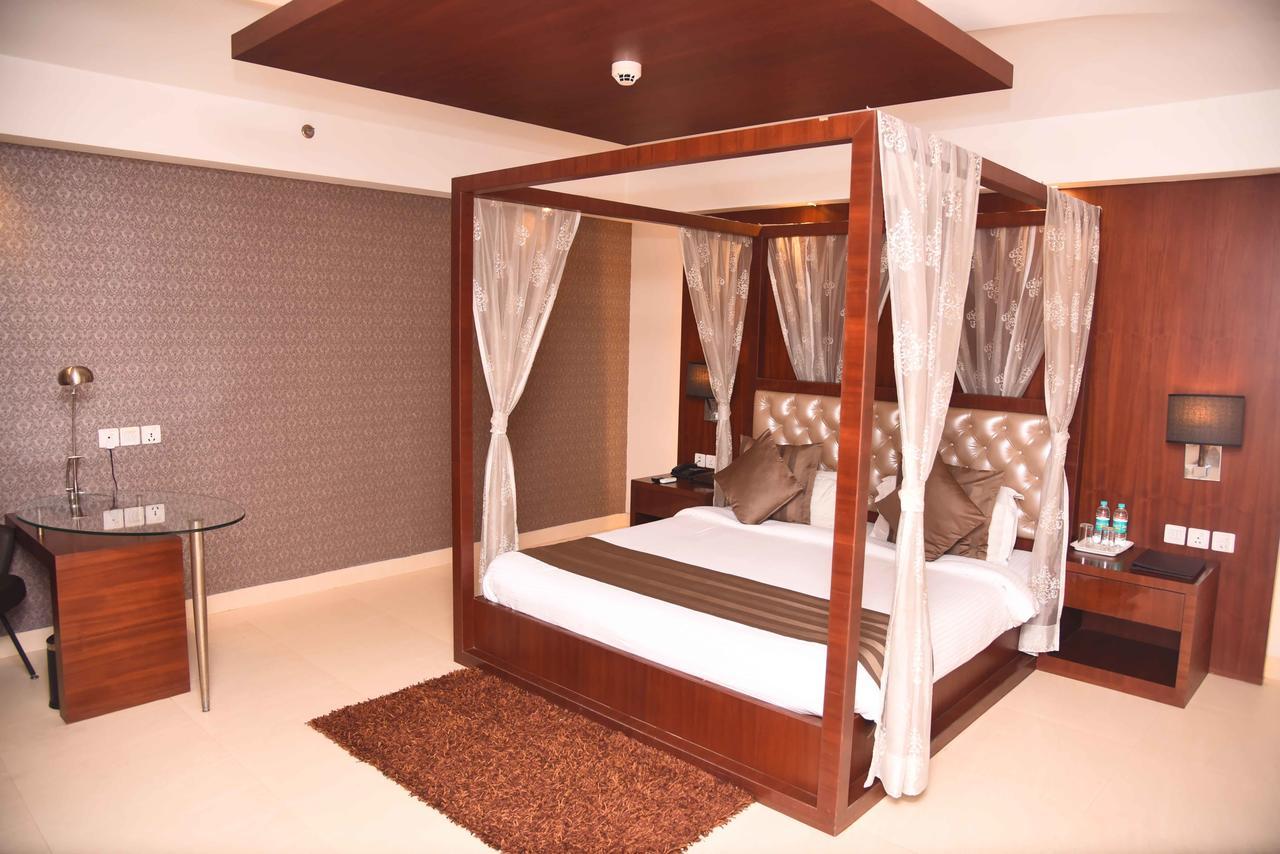 Hotel Celesta - Calcutta Extérieur photo