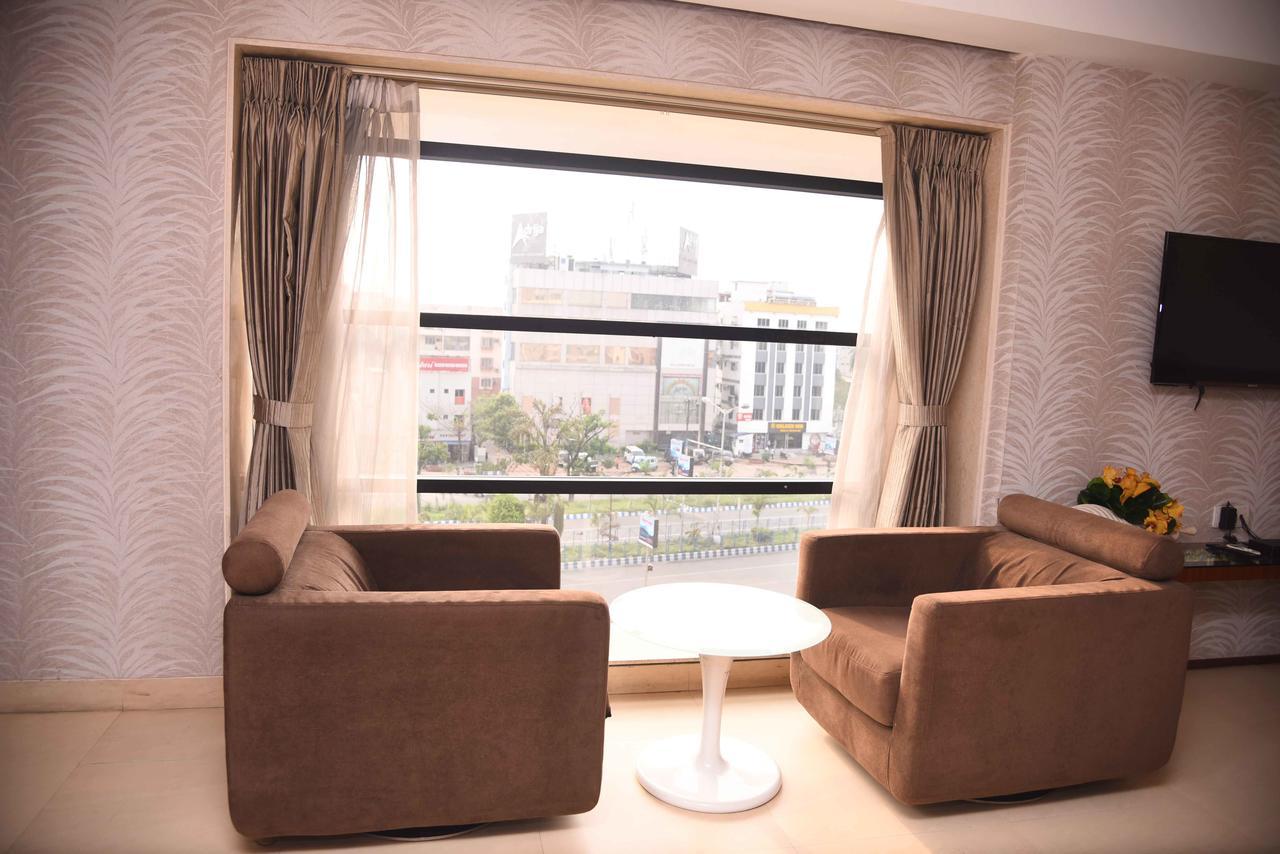 Hotel Celesta - Calcutta Extérieur photo