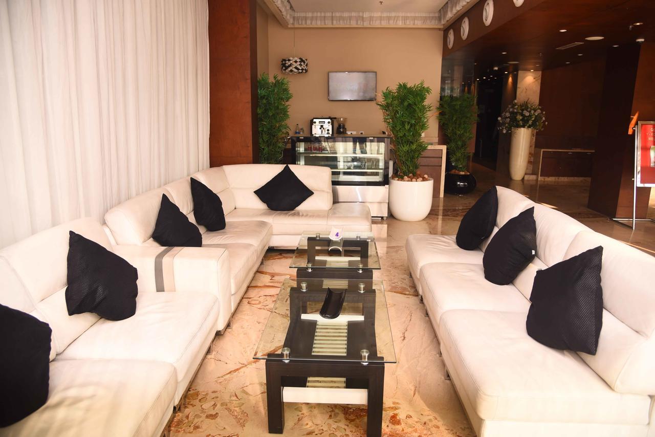 Hotel Celesta - Calcutta Extérieur photo