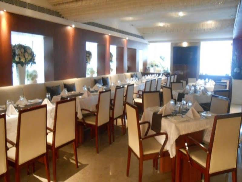 Hotel Celesta - Calcutta Extérieur photo