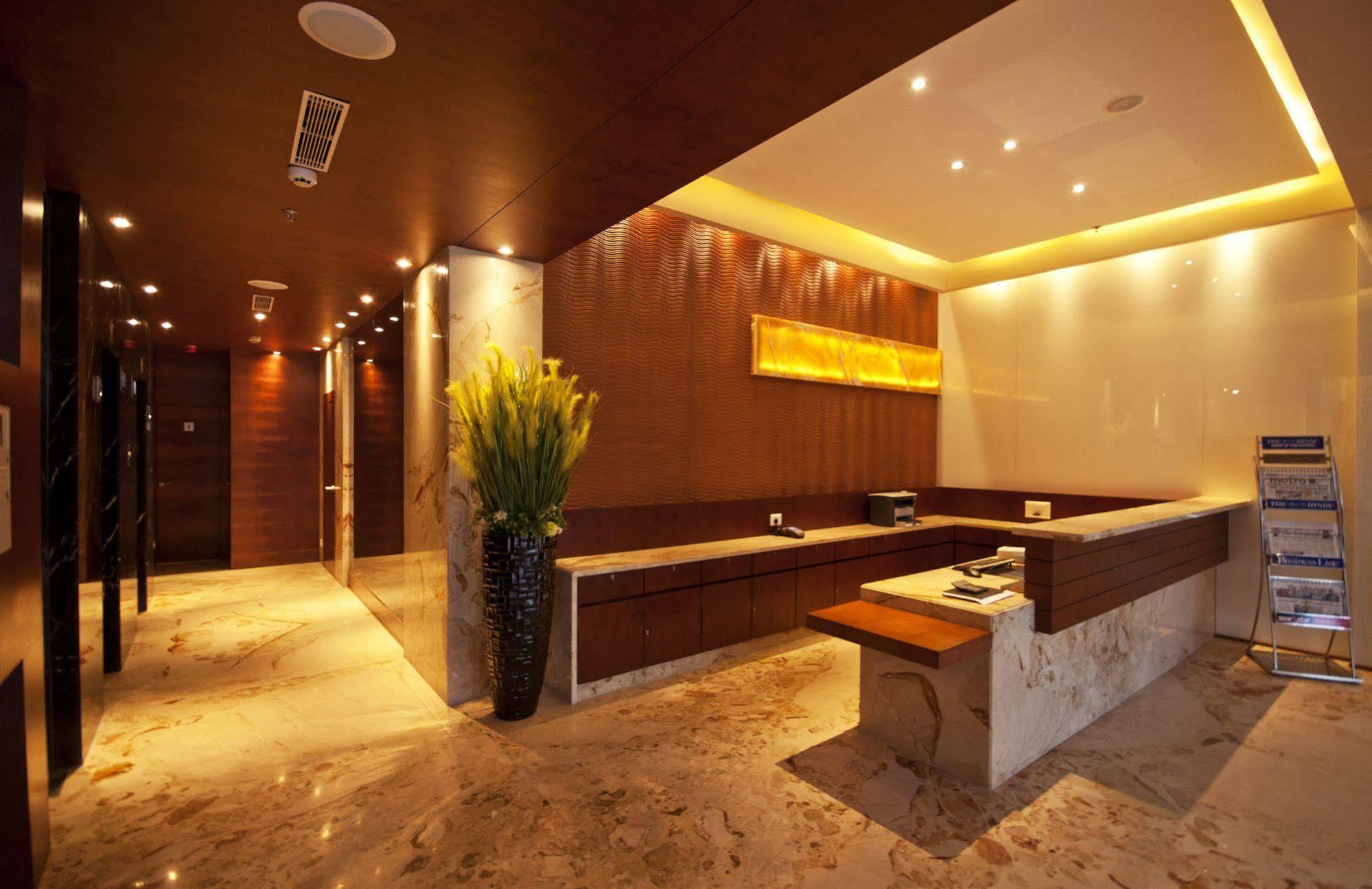 Hotel Celesta - Calcutta Extérieur photo