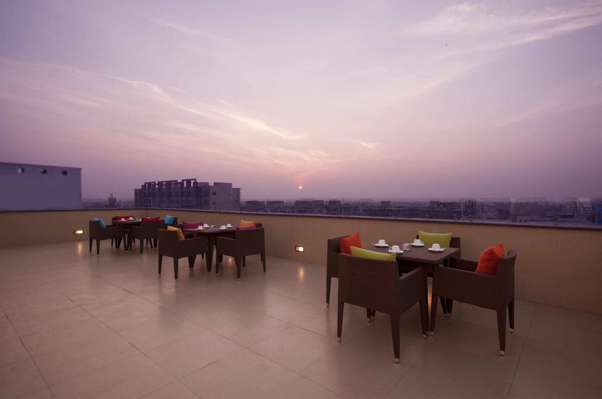 Hotel Celesta - Calcutta Extérieur photo